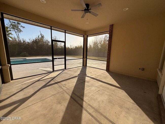 Building Photo - 4528 Tropical Dr