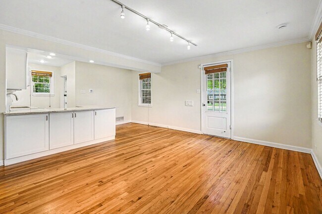 Building Photo - Charming Montclair Patio Home | 2 Bed | Private Yard