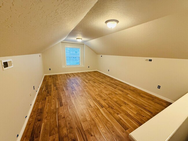 Building Photo - 3/2 in the heart of Middleton!