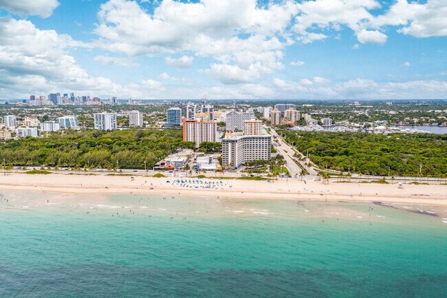 Building Photo - Beachfront Bloo's -2 Units-Ocean View Balc...