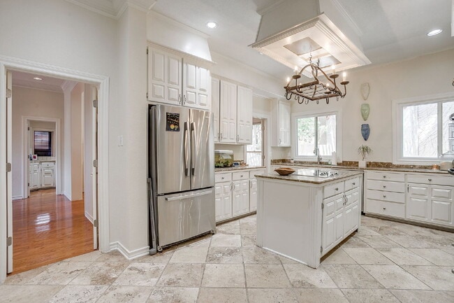 Building Photo - Private 4 Bedroom Retreat for Lease