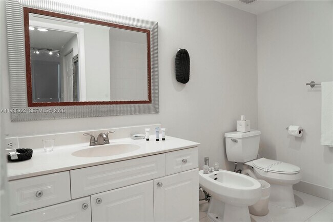 Building Photo - 17050 N Bay Rd