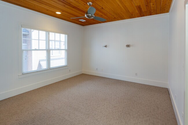 Building Photo - 3186 Parthenon Ave