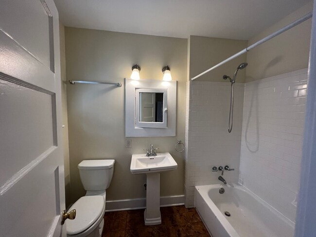 Building Photo - Charming Capital Heights Home