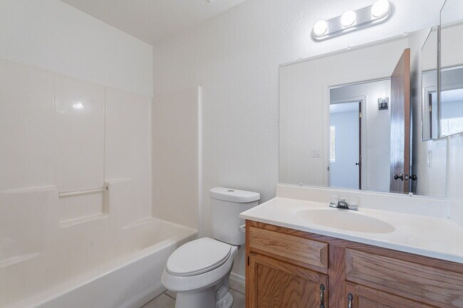 Building Photo - 402 N 101st Pl