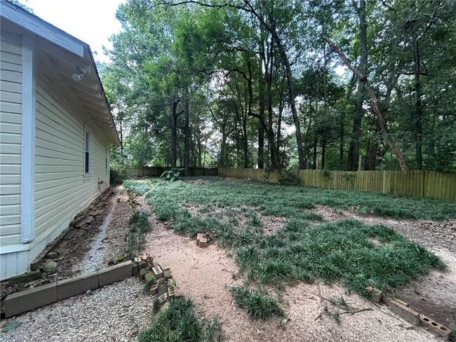 Building Photo - 909 Pansy Ct