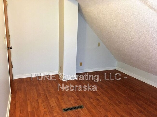 Building Photo - 4214 Pierce St