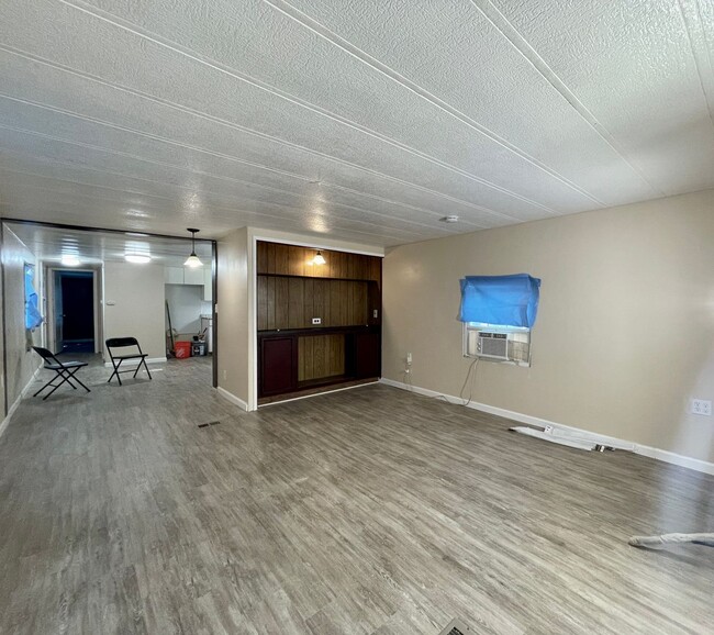 Building Photo - Spacious 2 bed, 1.5 bath Home FOR RENT in ...