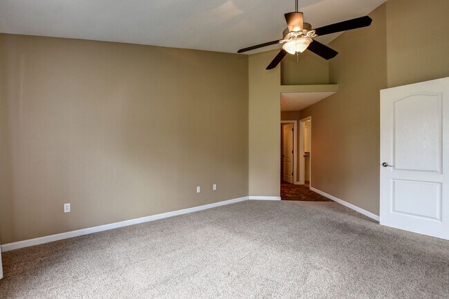 Building Photo - Beautiful 3 Bed, 2 Bath Condo on the Hassaympa Golf Course!