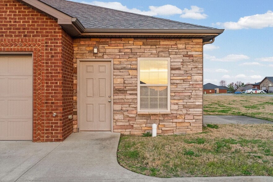 Building Photo - 109 Holland Dr