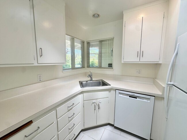 Building Photo - Charming Terra Linda Home in San Rafael