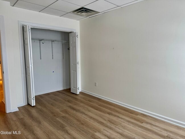 Building Photo - 433 Broadway