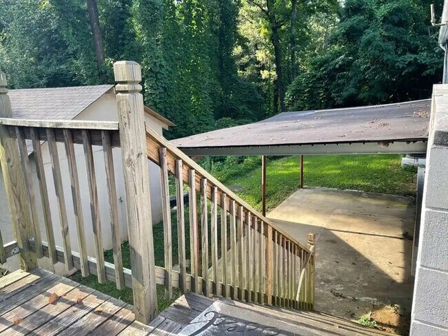 Building Photo - Beautifully Updated 2 Bedroom 1 Bathroom Home - Move-In Ready!
