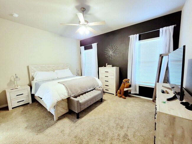 Building Photo - FULLY FURNISHED! Stunning 3/2/2