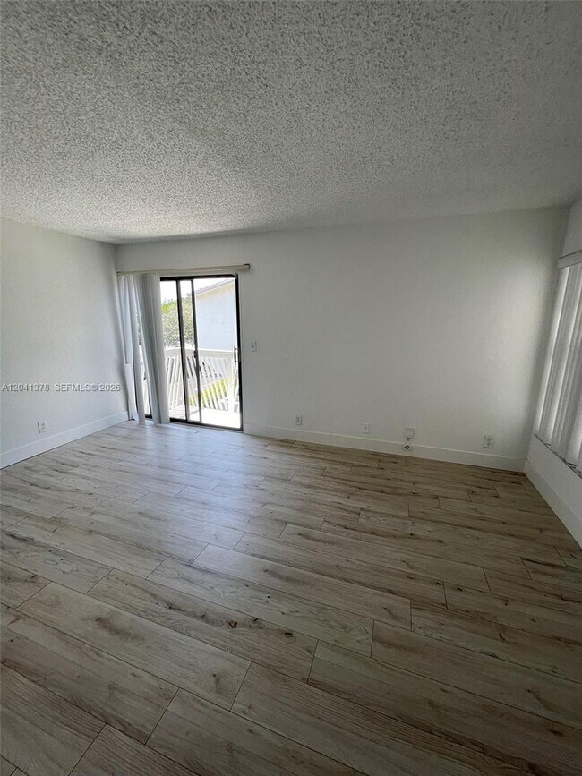 Building Photo - 2580 Coral Springs Dr