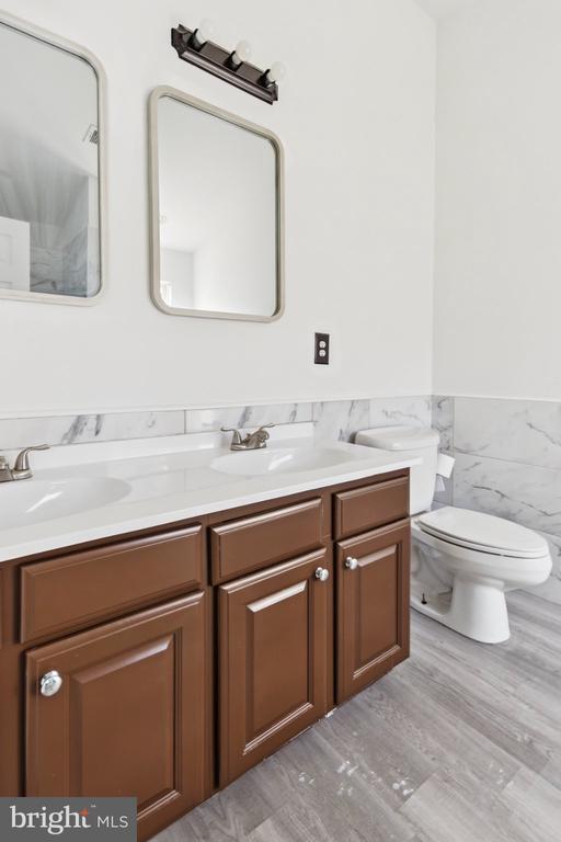 Building Photo - 120 Douglas Dr