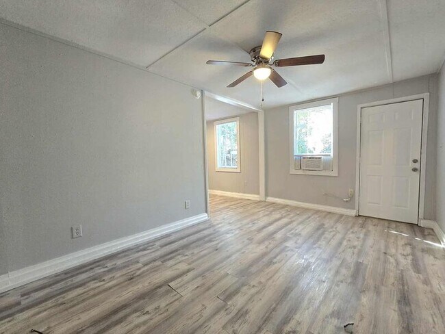 Building Photo - 2219 Everett St