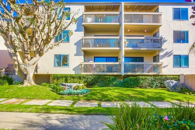 Building Photo - 453 S Sierra Ave