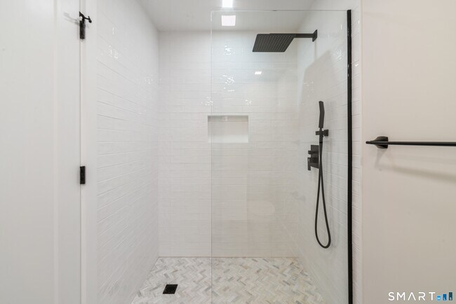 Building Photo - 304 Heritage Vlg