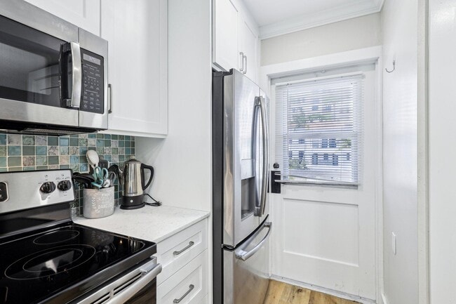 Building Photo - 200 E Royal Palm Rd