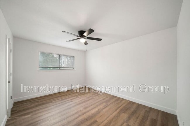 Building Photo - 4523 E 31st St