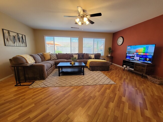 Building Photo - 1502 E Maldonado Dr