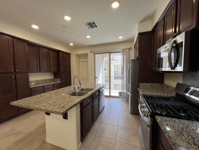 Building Photo - Spacious 2 Bedroom Townhome in San Jose