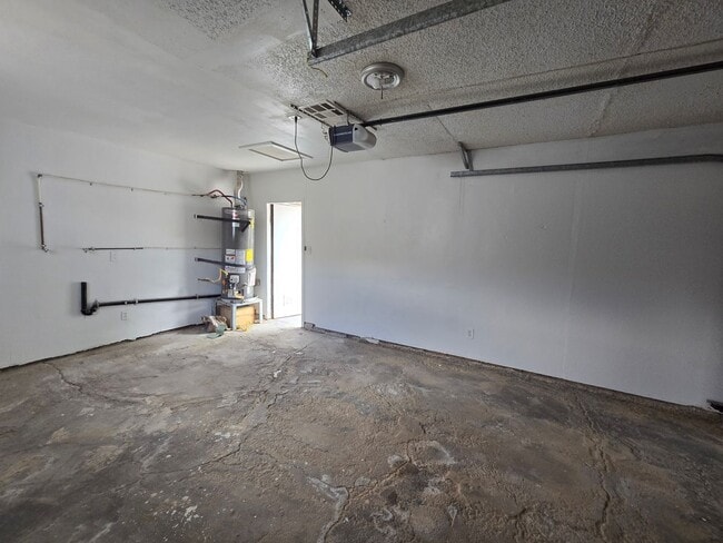 Building Photo - Newly Remodeled 3 Bedroom 1 Bathroom Home!...