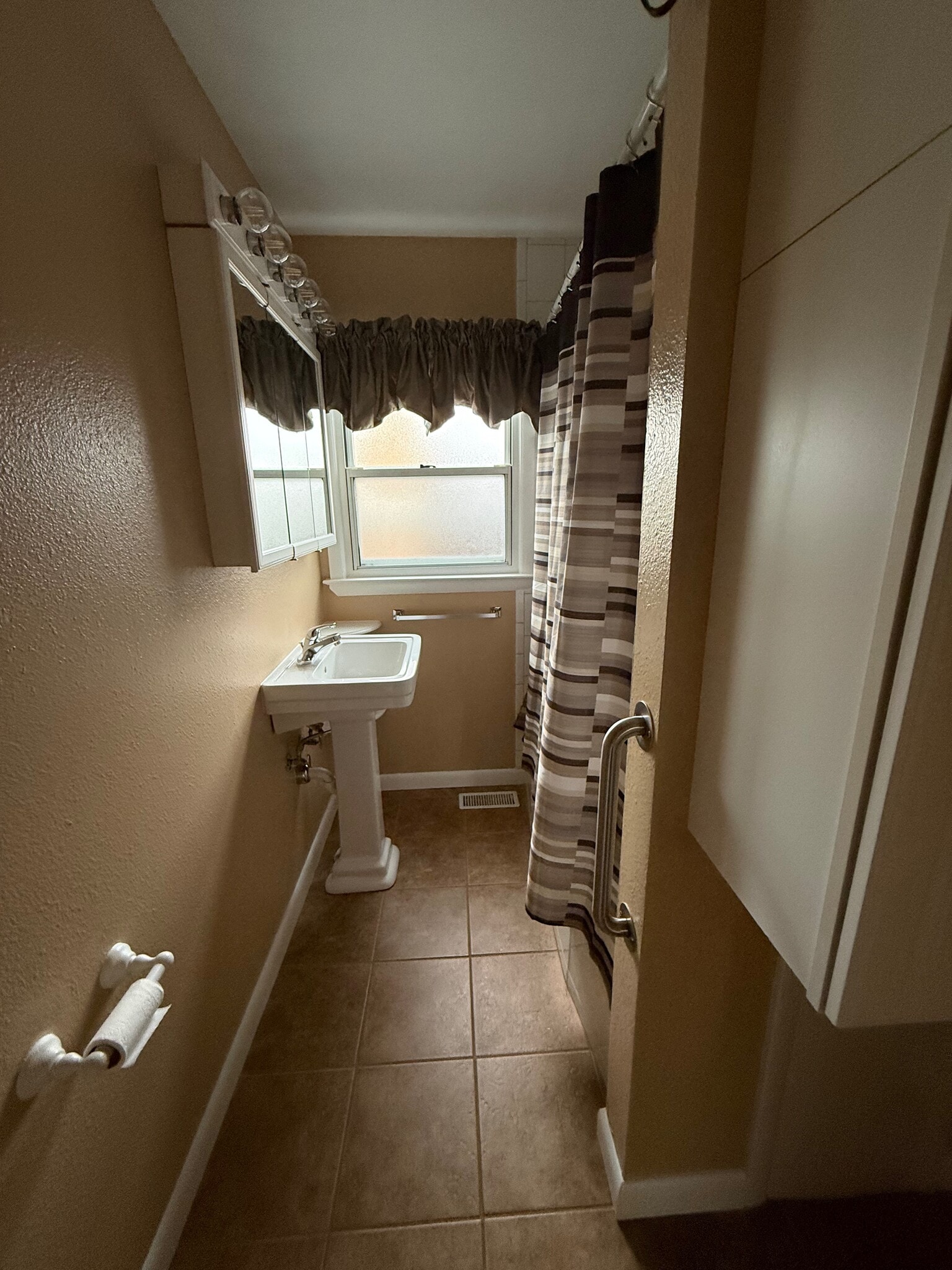 Bathroom - 1601 Crook Ave