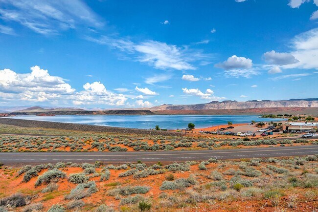 Building Photo - PETS ALLOWED!  Spacious & Modern 3-Bedroom Home for Rent Near Sand Hollow Reservoir