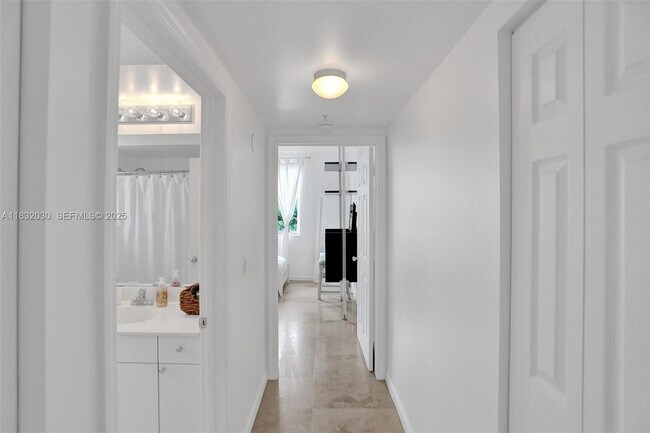 Building Photo - 17100 N Bay Rd