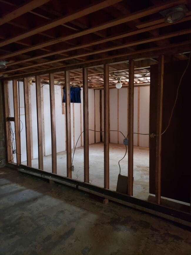 Building Photo - 1021 5th ave SW