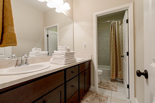 Building Photo - 582 Pasture Ave