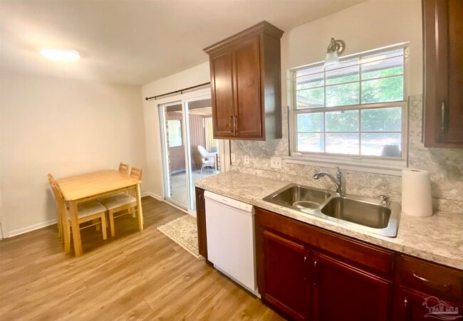 Building Photo - 1422 College Pkwy