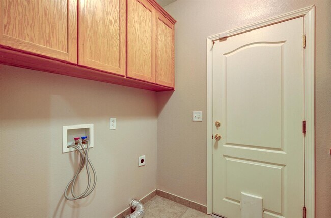 Building Photo - 2898 E Pryor Dr