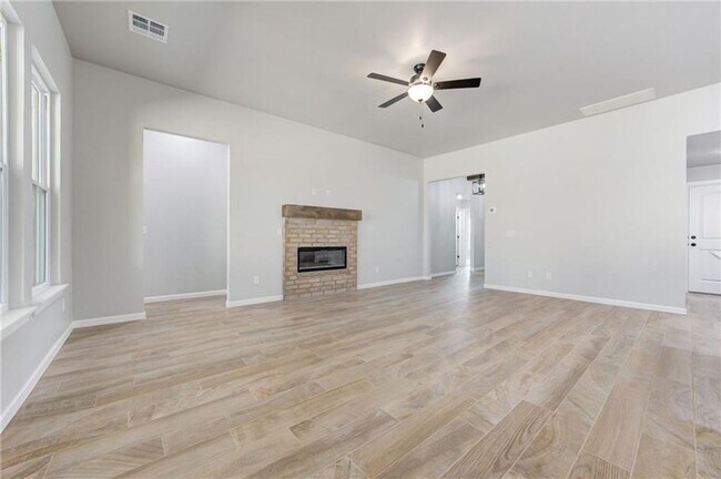 Building Photo - Newer Home For Lease in Noble.  15 minutes to OU Campus