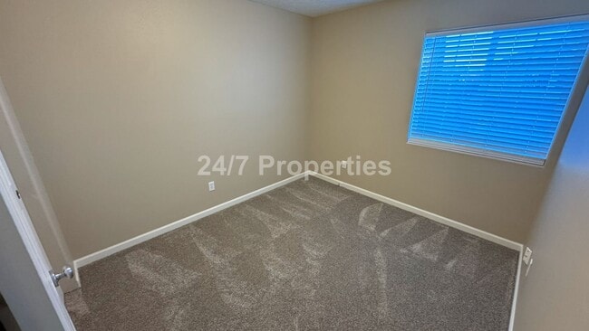Building Photo - 3 BD I 2.5 BA Home - Fairview