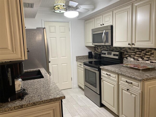 Building Photo - 6114 43rd St W