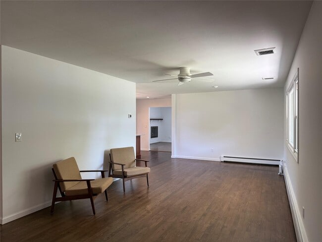 Building Photo - 3220 Delmar Dr