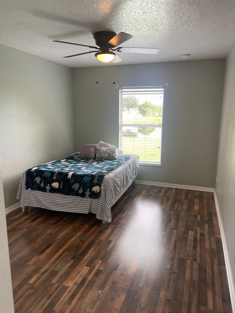 Building Photo - 5906 Diamond Ct