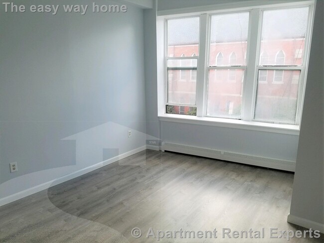 Building Photo - 4 Webster Ave