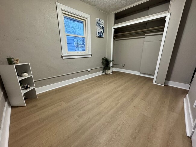 Building Photo - 1 bed, 1 bath home for rent in Waterloo