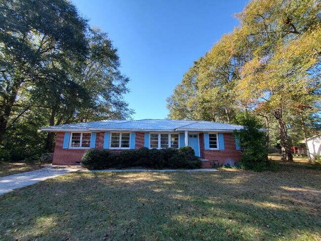 Building Photo - 1120 Edgewood Dr