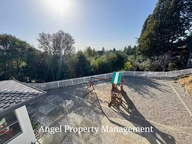 Building Photo - 5804 Shadow Ridge Dr