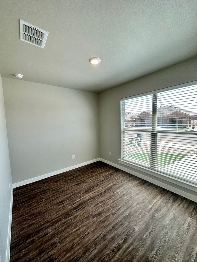 Building Photo - 2005 Aberdeen Ave