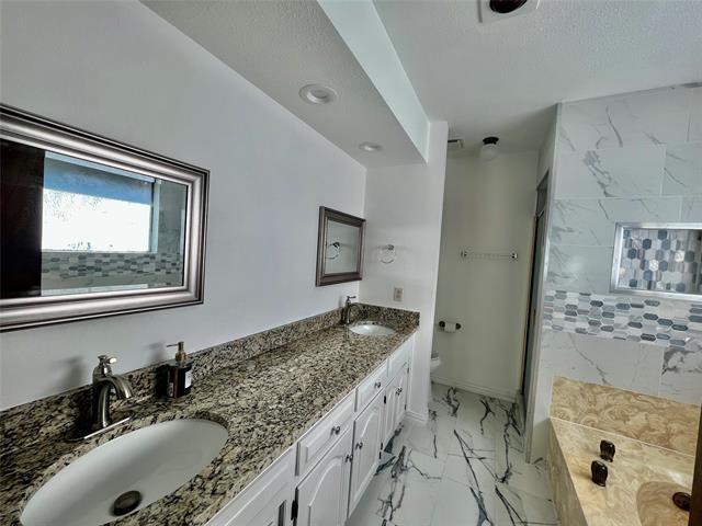Building Photo - 702 Mt Vernon Dr