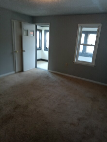 Building Photo - 408 Willow Ave