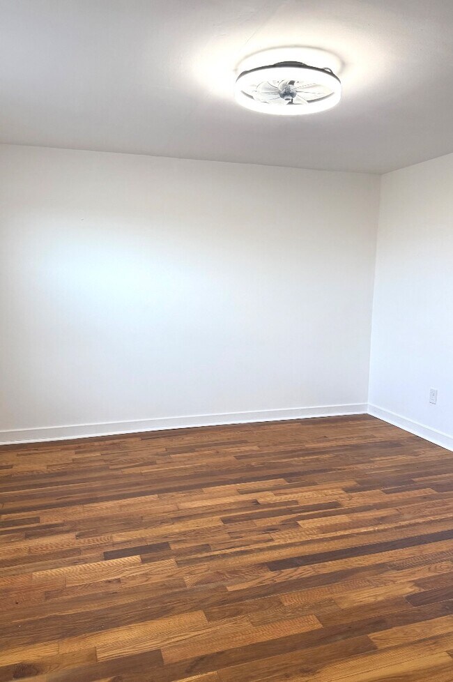 Building Photo - 480 Marquette Dr