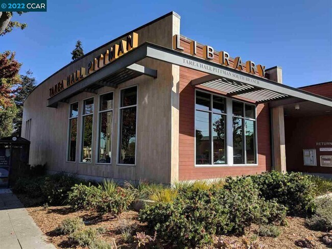 Building Photo - 1930 Stuart St