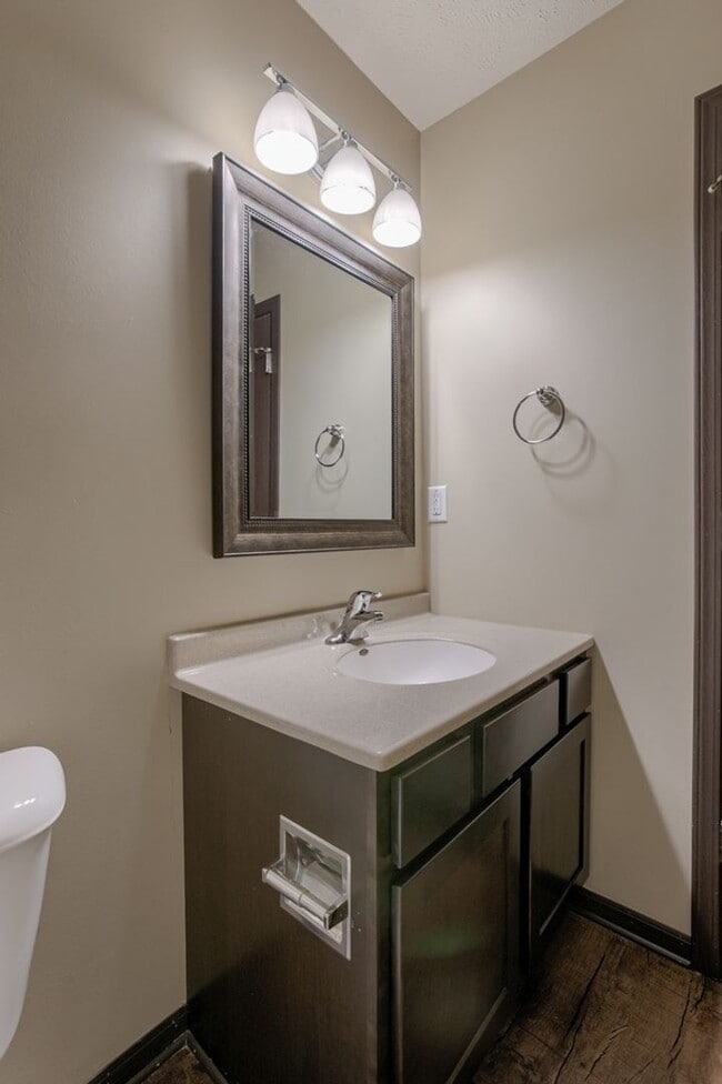 Building Photo - 2644-48 W Timberlake Dr